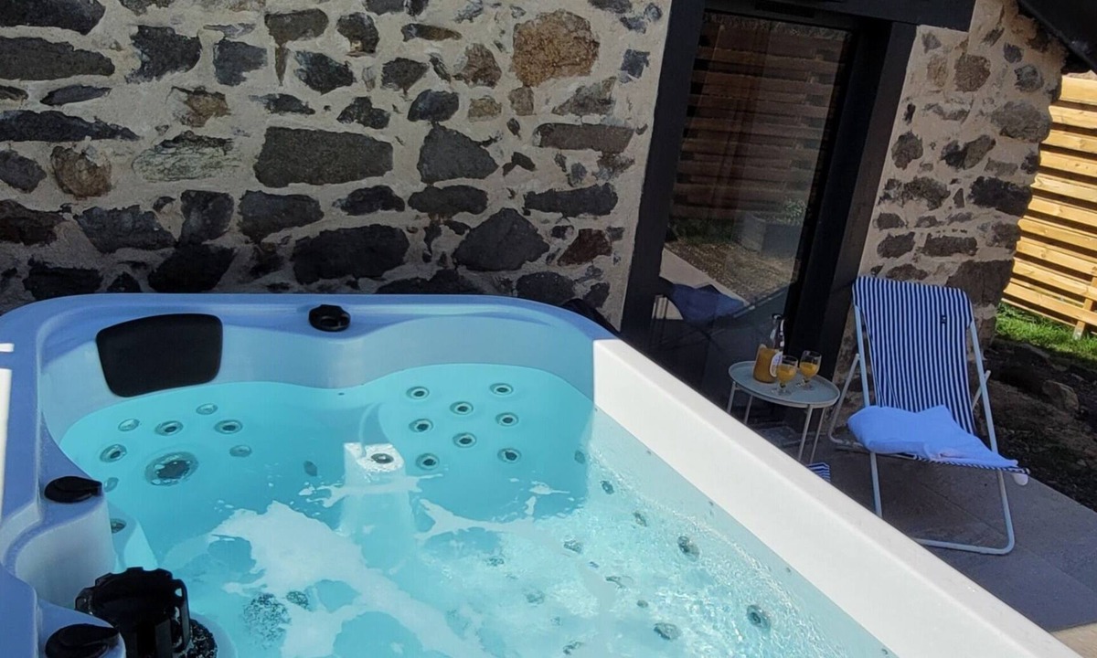 Soulages Cottage | Le Clos de la Ronzière - Authentic gîte & private spa in the heart of Cantal.