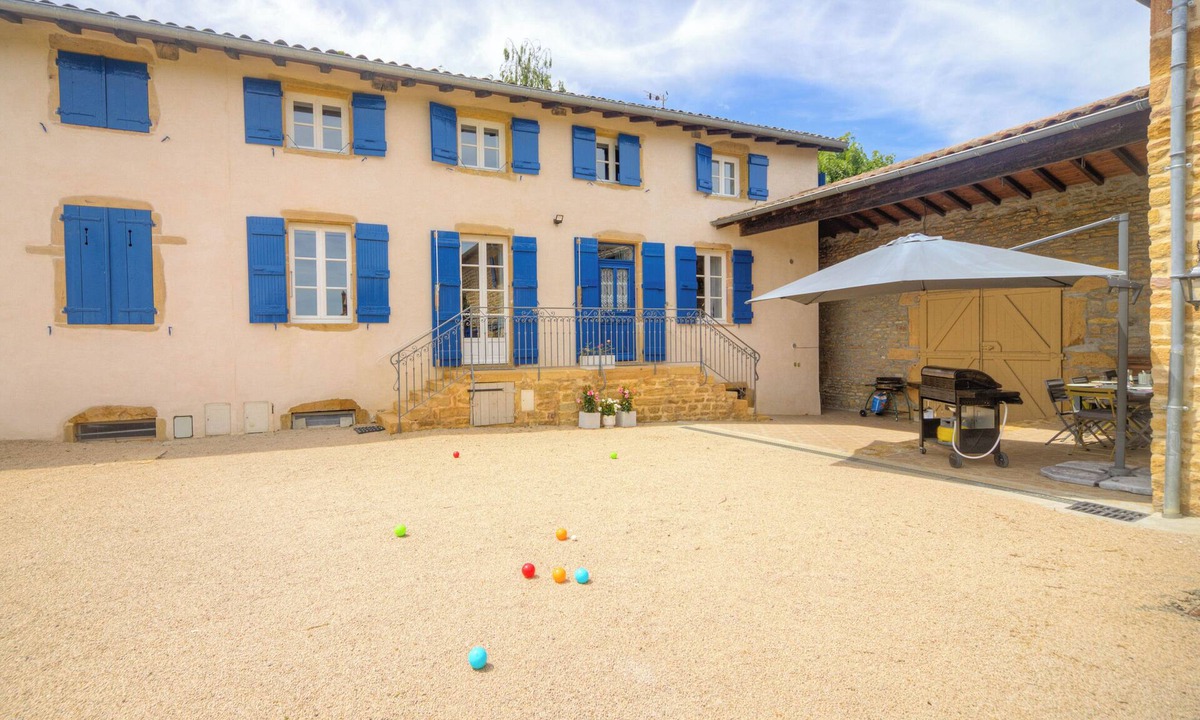 Vinzelles House | Le Clos Vinzelles - House + outbuilding in the heart of the vineyards, large garden
