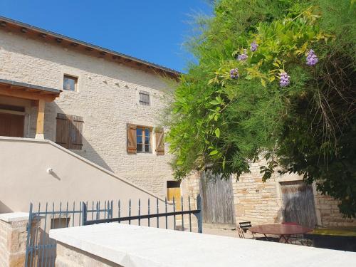 Clesse House | Le Clos Violet Holiday Home For 6 - Escapade en Bourgogne