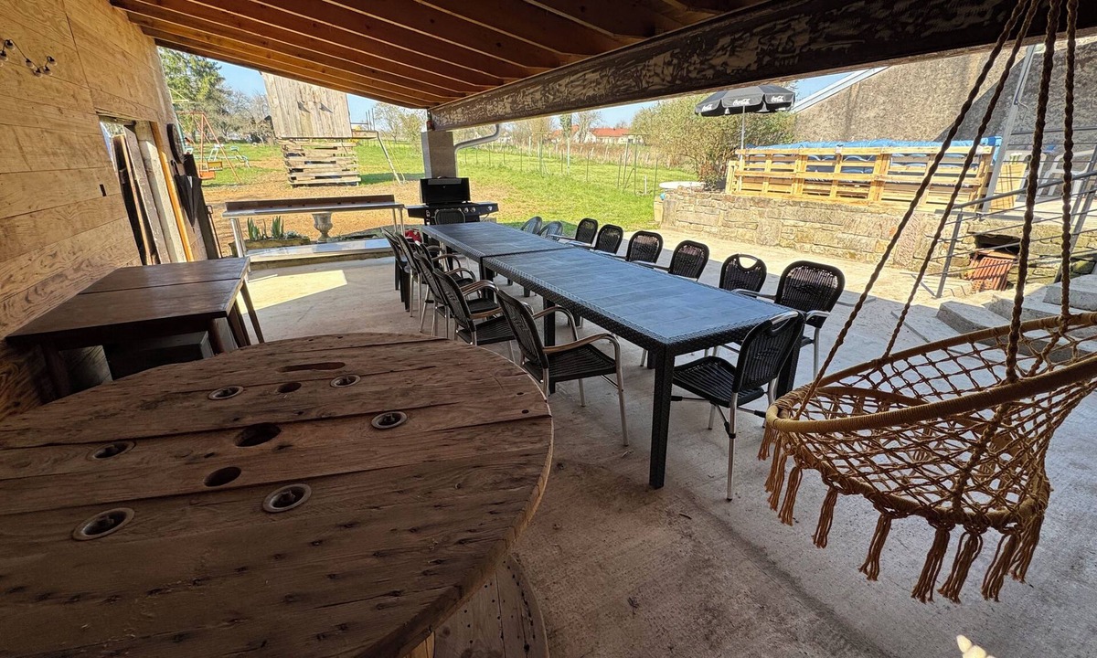 Bassigney House | Le Coin des Retrouvailles: 3* gîte for up to 16 people