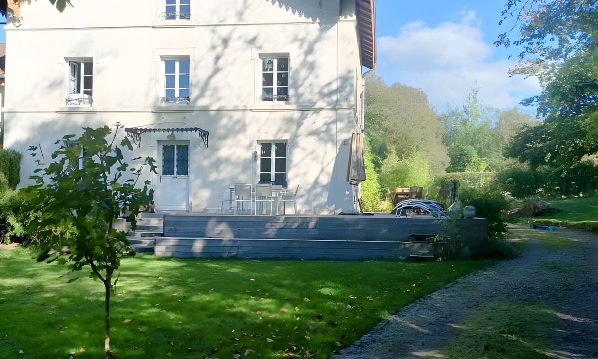 Epinal Bed & Breakfast | Le Colibri Guest Room – Épinal
