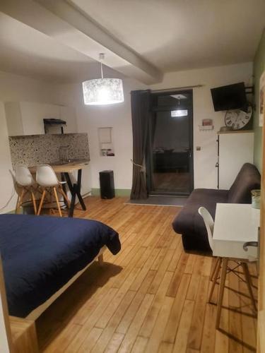 Bouge-Chambalud Apartment | Le courpata