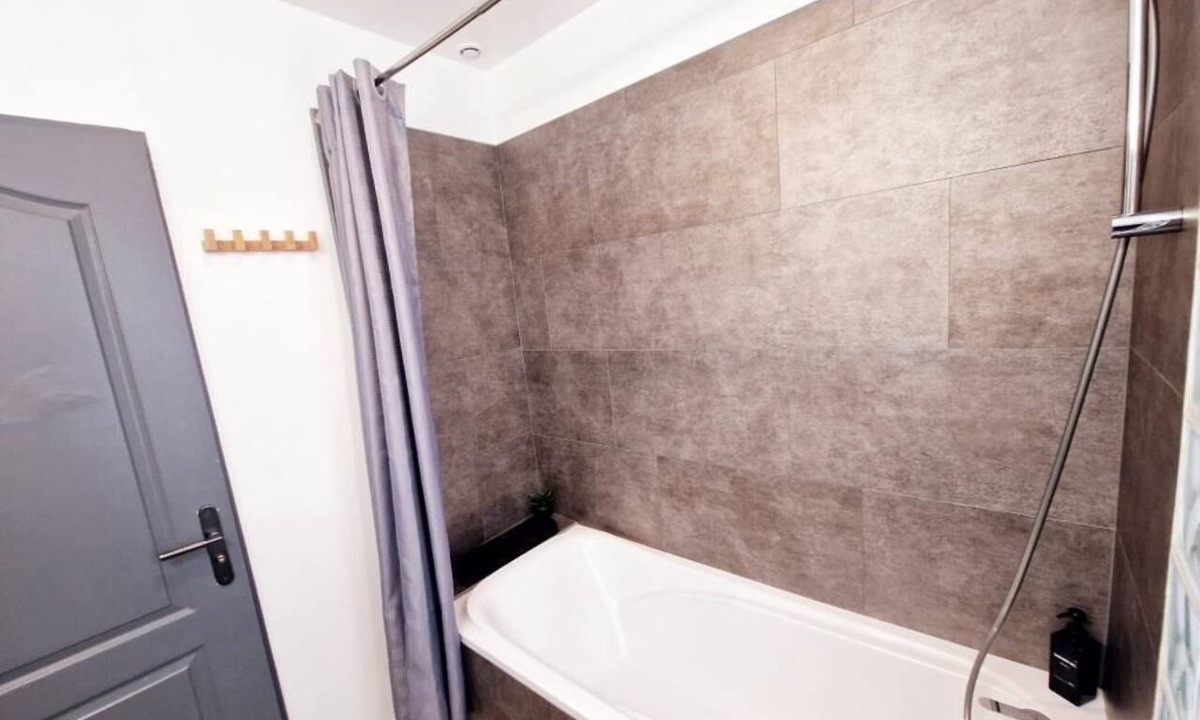 Tournon-sur-Rhone Bed & Breakfast | LE DRÔMARDÈCHOIS * Gîte meublé Ardèche/ECOLODGITE