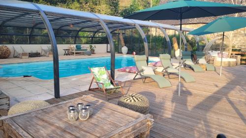 Grand-Vabre Bed & Breakfast | Le Manoir des Pélies, Maison d'hôtes de charme, Jacuzzi, Piscine, Rivière