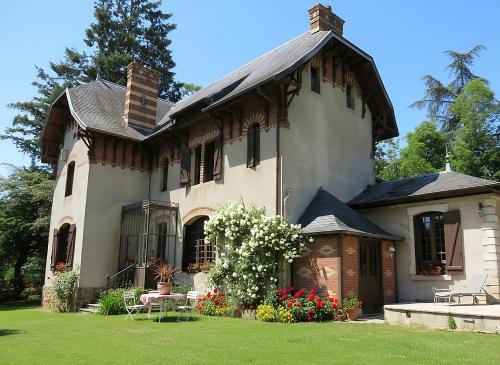 Clermain Bed & Breakfast | Le Manoir sur la Roche, 74, impasse du manoir, 71520 Navour sur Grosne D121