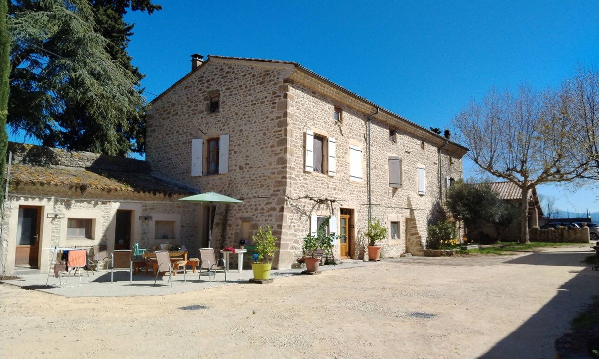 Chabrillan House | LE MAS GORCE, Drôme valley, spacious TERRACE, courtyard, parking, garage.