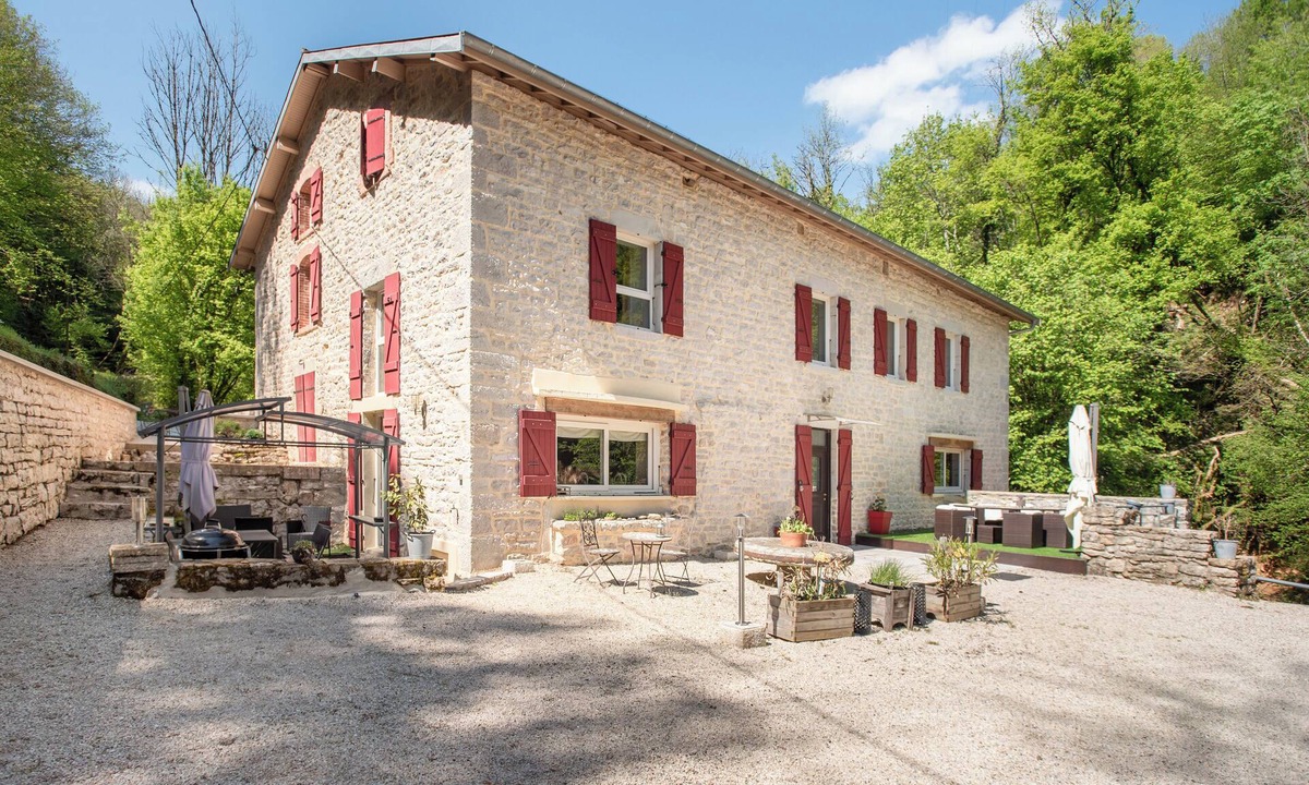 Montagna-le-Reconduit House | Le Moulin Chopin 5* gîte for 8 to 14 people.