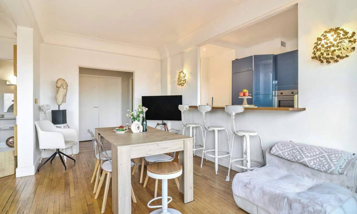Passy Apartment | Le Panorama Eiffel - Tower Views