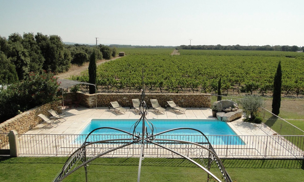 Grillon House | LE PETIT MAS PROVENÇAL. POOL & AIR CONDITIONING VINEYARD VIEW