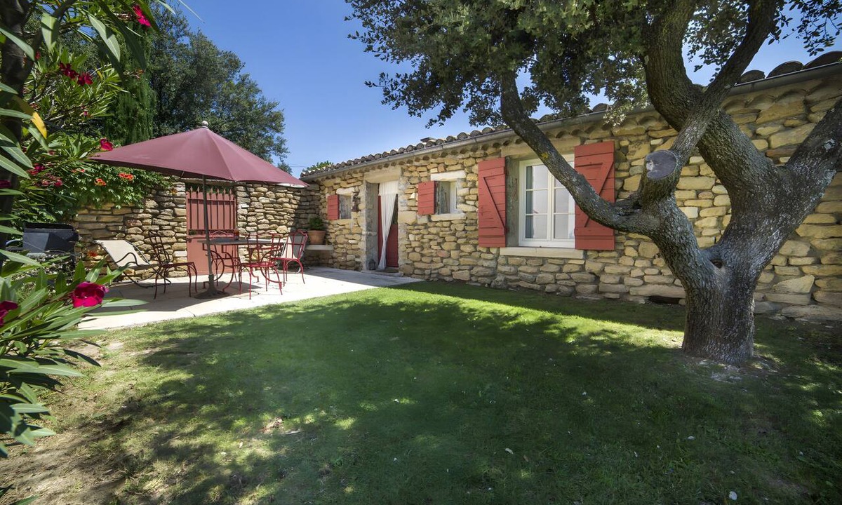 Grillon House | Le Petit Mas Provençal – Peaceful Stone House with Pool and Vineyard Views
