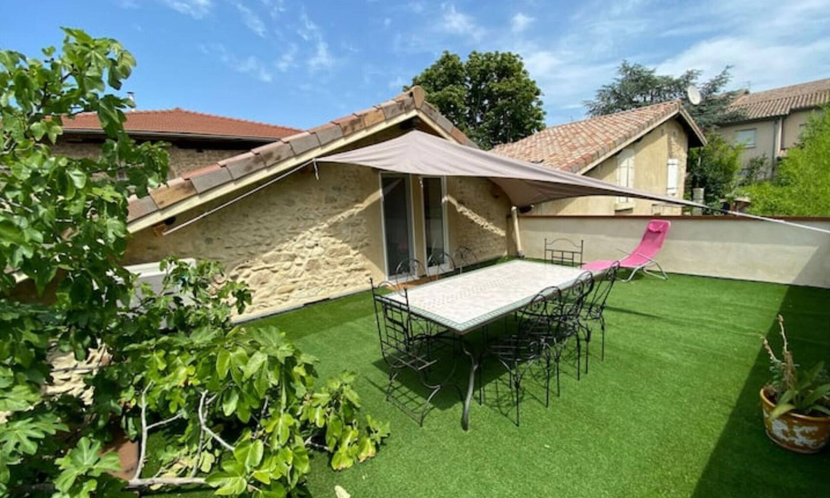 Romans-sur-Isere House | Le Préau : Charmante Maison au Bord de Lisère
