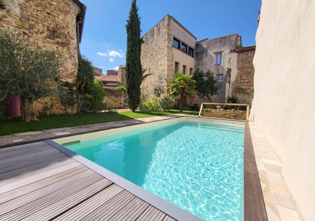 Vic-le-Comte Apartment | Le Refuge de la Roche - Piscine, Extérieur, Clim