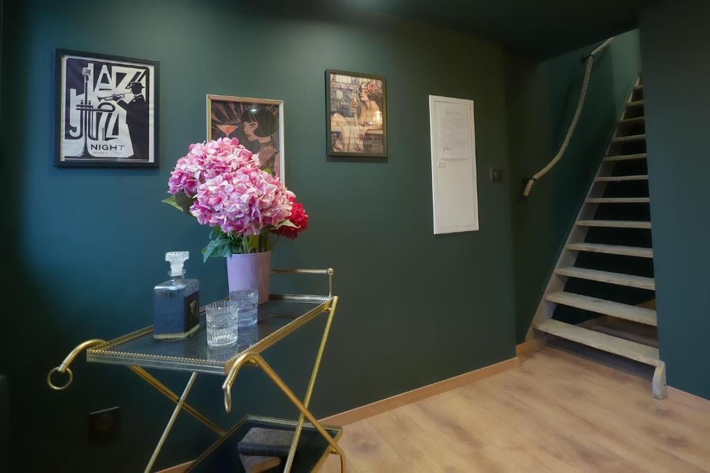 Luxeuil-les-Bains Apartment | Le Speakeasy - Escape Room et ça Terrasse Privée