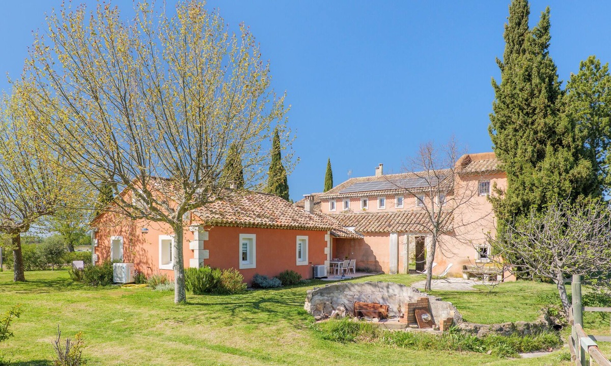 Tulette Apartment | 'Le Ventoux', Wi-Fi and Air Conditioning