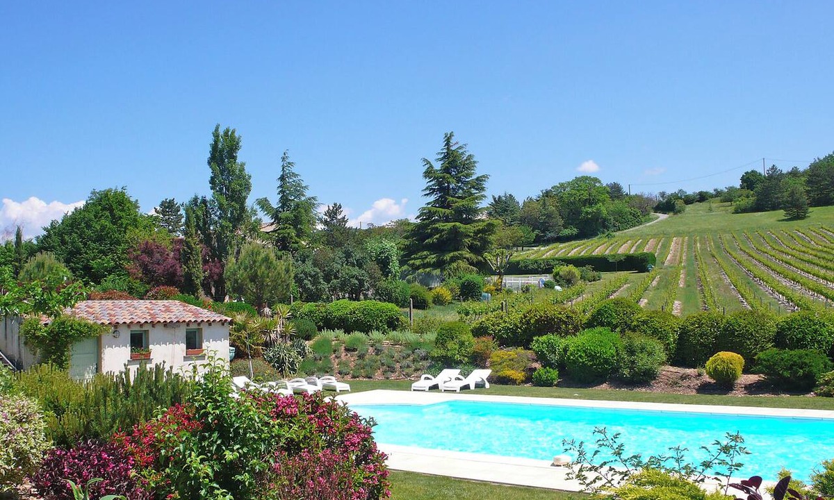 Mirabel-et-Blacons House | Les Cerisiers Vacation Rentals: The "Vigne" vacation rental, surrounded by nature and just a stone's throw from the Drôme River