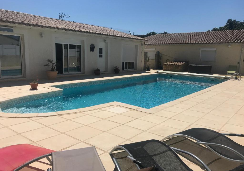 Donzere Apartment | LES CLÉMATITES