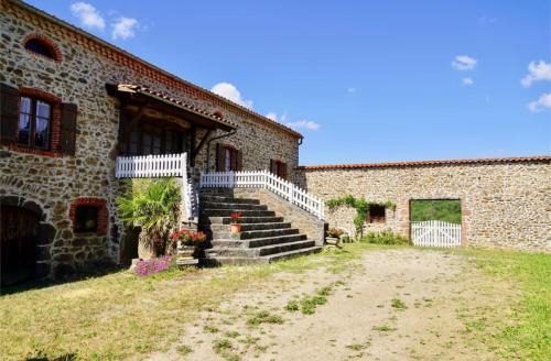Lavoute-Chilhac House | Les cousines