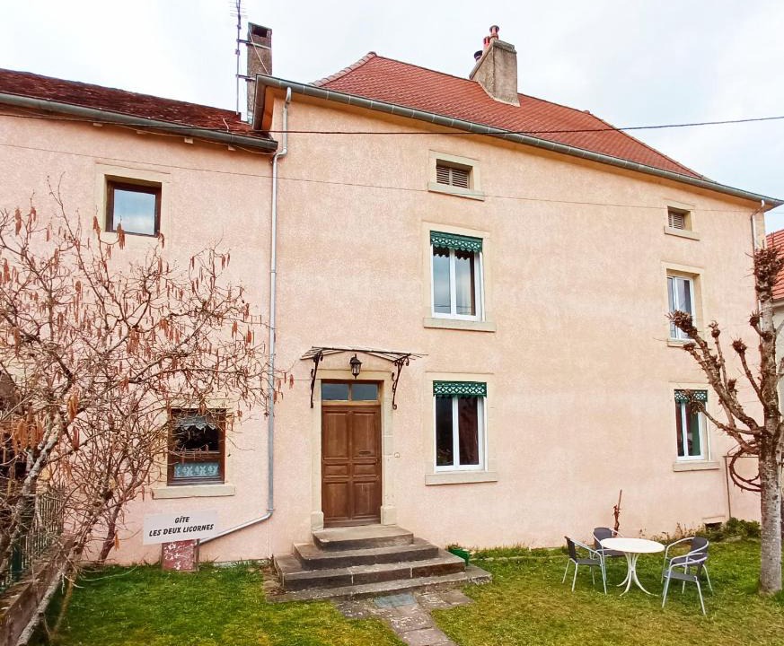 Anchenoncourt-et-Chazel House | Les deux Licornes