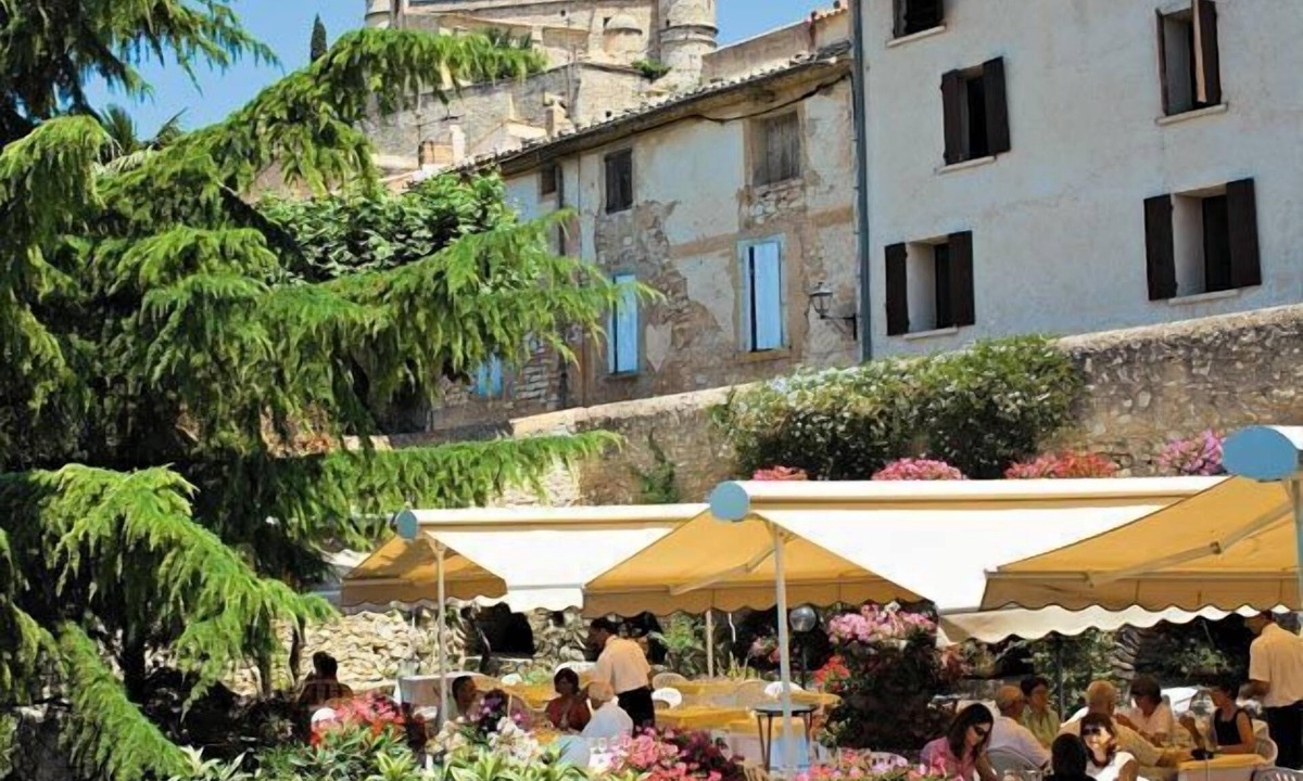 Le Barroux Hotel | Les Géraniums