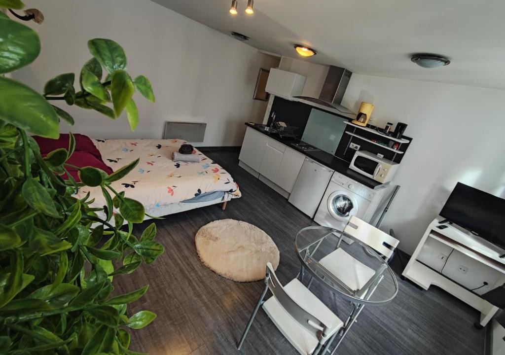 Besancon Old Town Apartment | Les Ronchaux Studio Hyper Centre WiFi