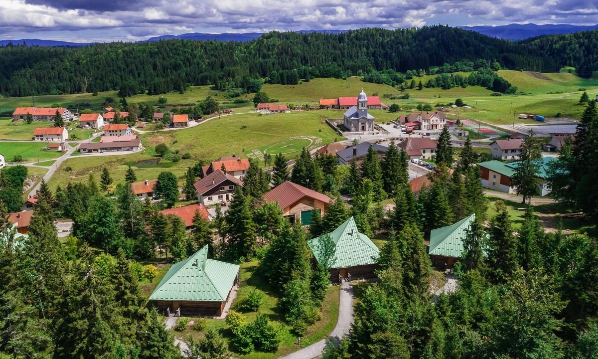 Prenovel Ski Chalet | Location chalet bois Les Loges du Jura