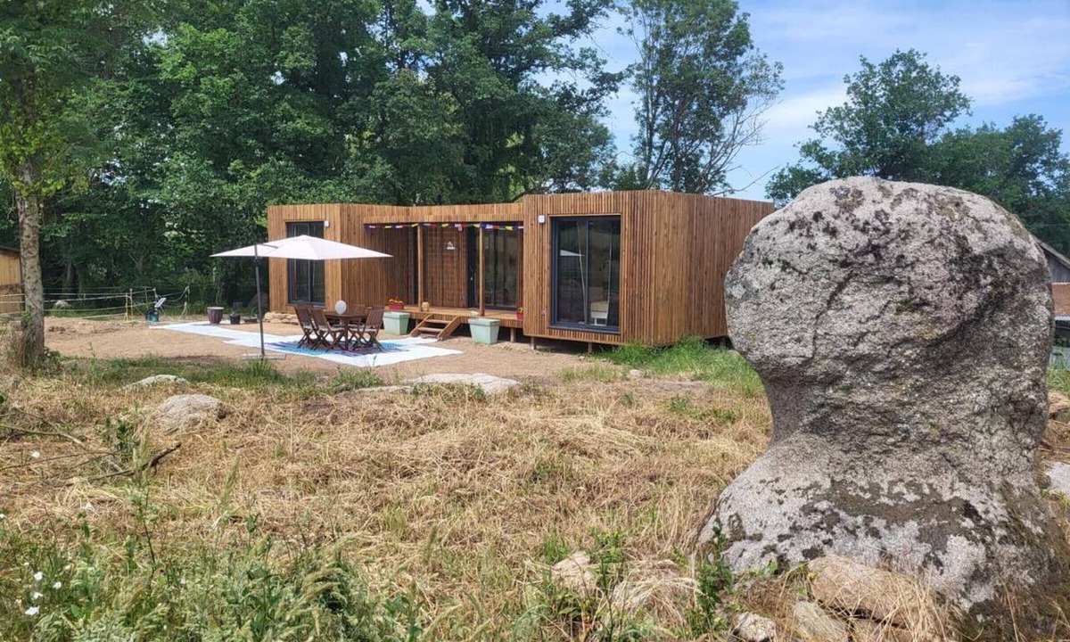 Verneix Cottage | Lodge with pets, aircon - 6 guests
