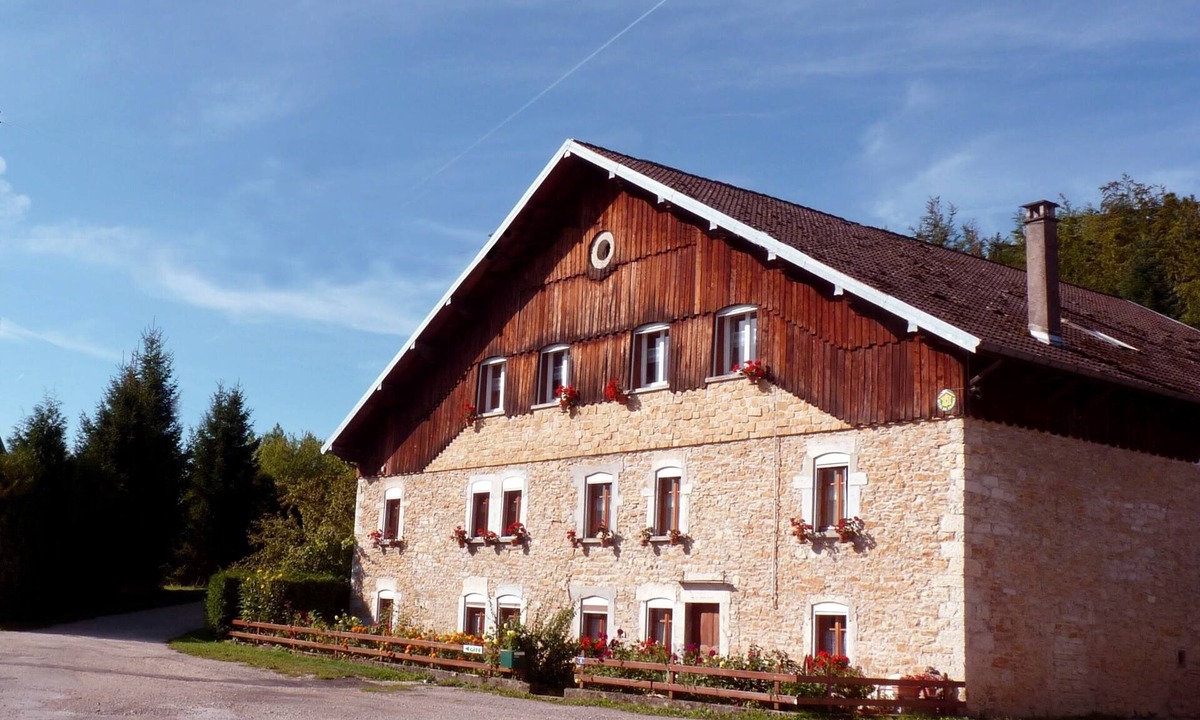 Belleherbe Apartment | Lodging on the 2nd floor of our old Comtoise farmhouse