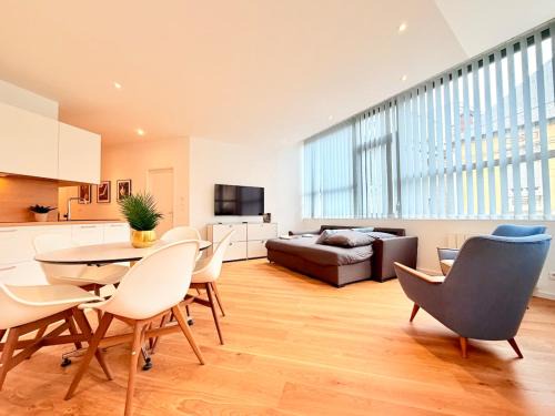 Besancon Apartment | Loft climatisé Parking & Terrasse Proche centre 6p