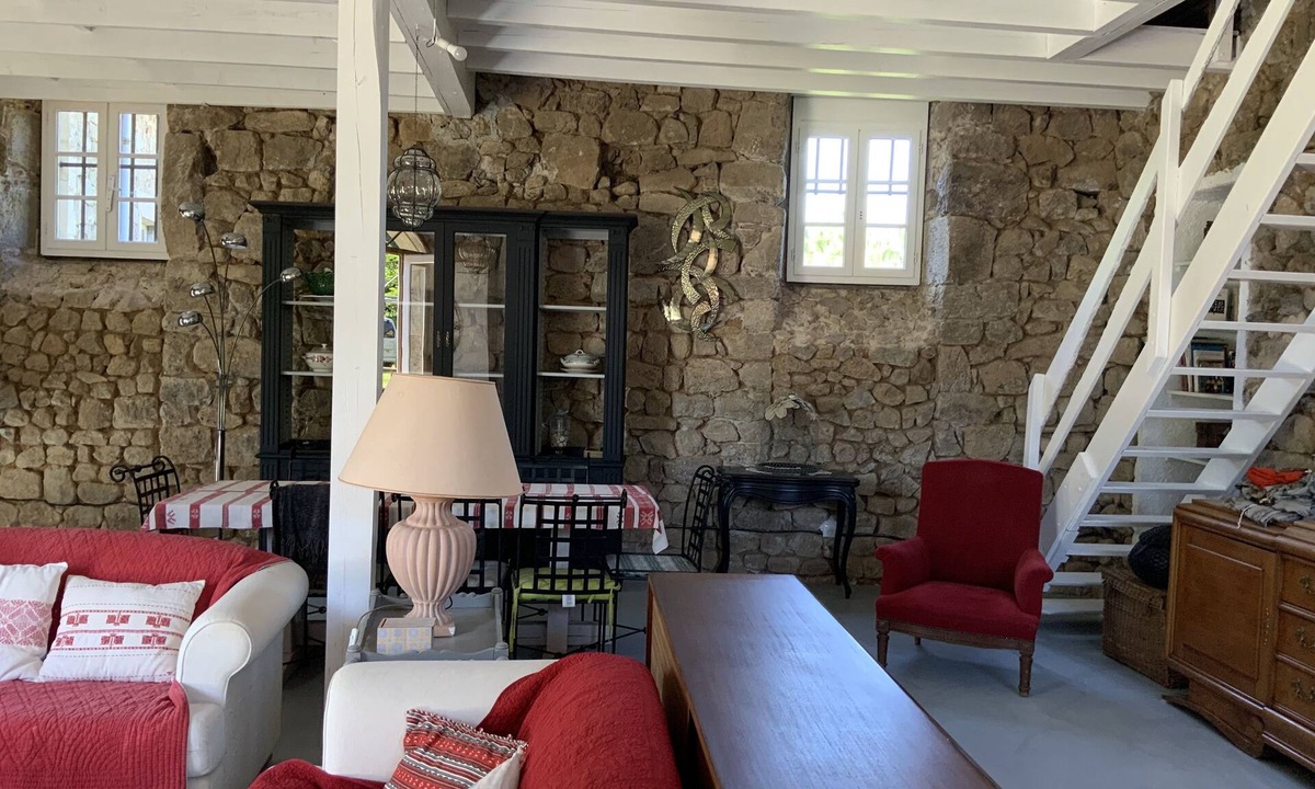 Desaignes House | Loft in the Château's sheepfold in a green setting