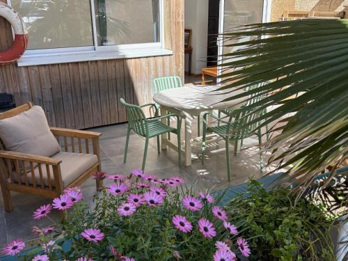 Gruissan Plage Apartment | Logement spacieux au calme - Plage des Chalets