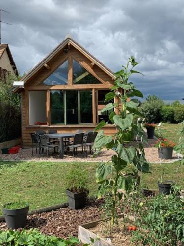 Champs-sur-Yonne Apartment | Logement type chalet chez Chantal et Hervé