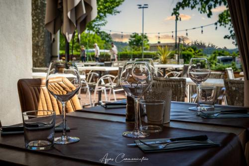 Puy-Saint-Martin Hotel | Logis hôtel le Champ De Mars