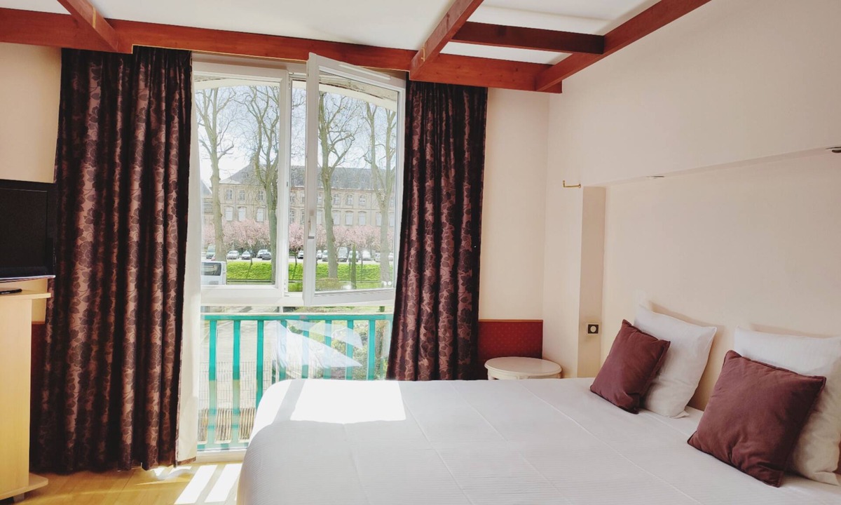 Luneville Hotel | Logis Hôtel Les Pages