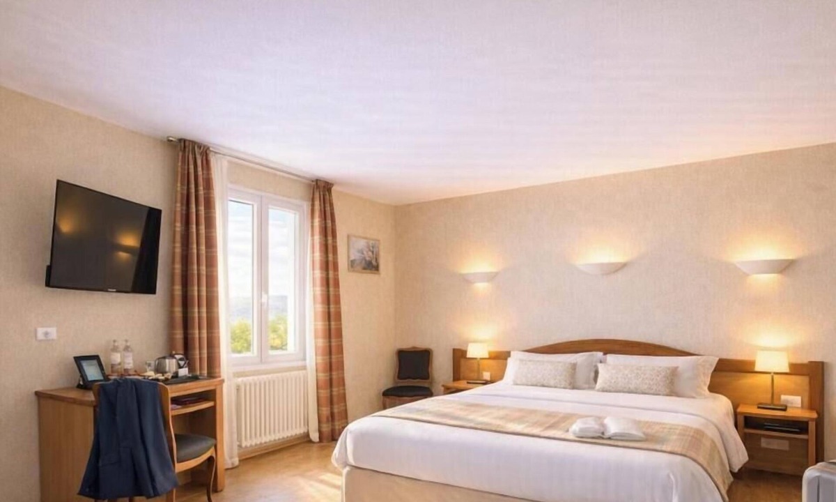 Celles-sur-Plaine Hotel | Logis Hôtel & Restaurant des Lacs