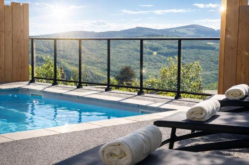 Chateau-Chinon Hotel | Logis Hôtel-Restaurant Au Vieux Morvan, au cœur de la Bourgogne, Piscine & Spa, Hôtel Climatisé