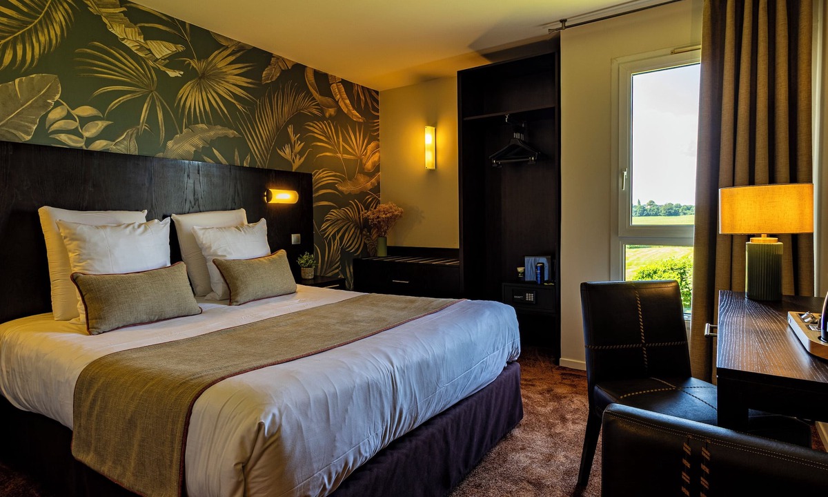 Semur-en-Auxois Hotel | Logis Hostellerie d’Aussois