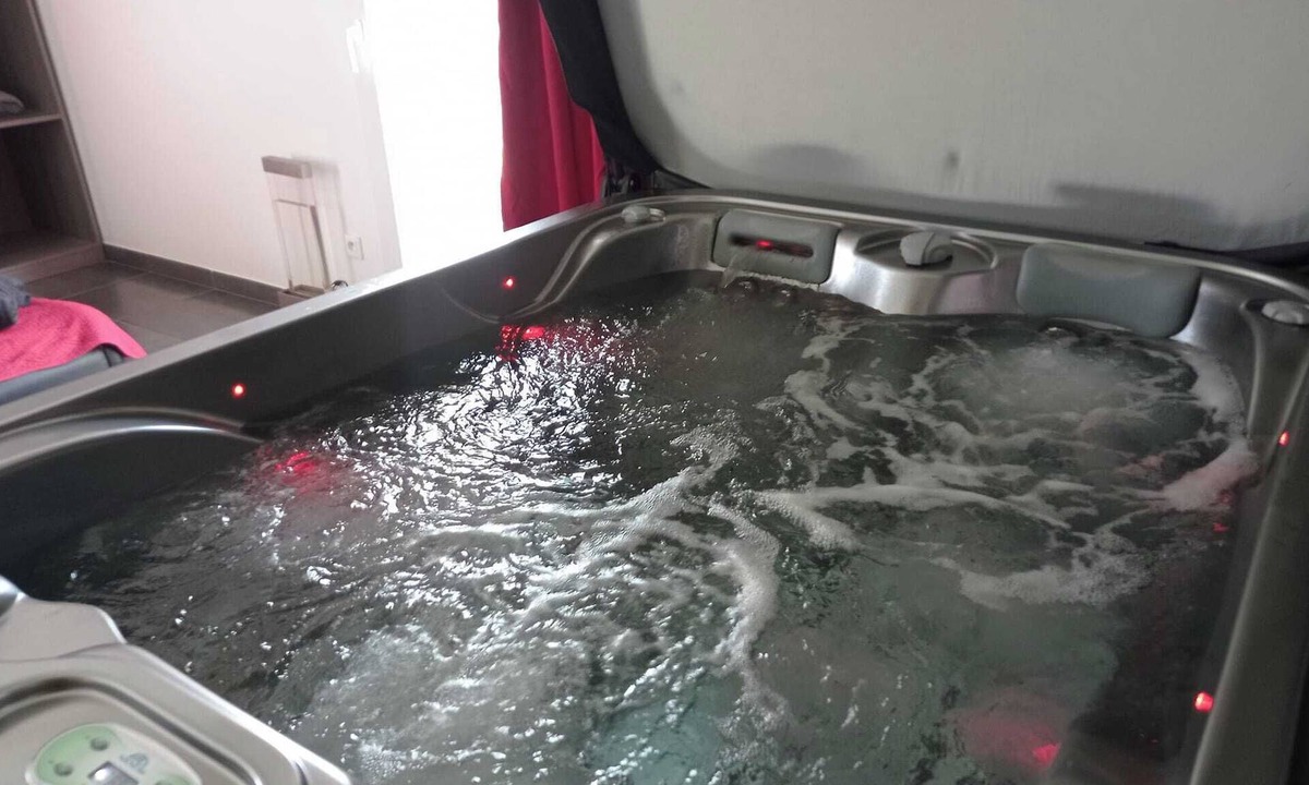 Damprichard House | Love Room : Chambre, Suite Avec Jacuzzi et Sauna Privatif