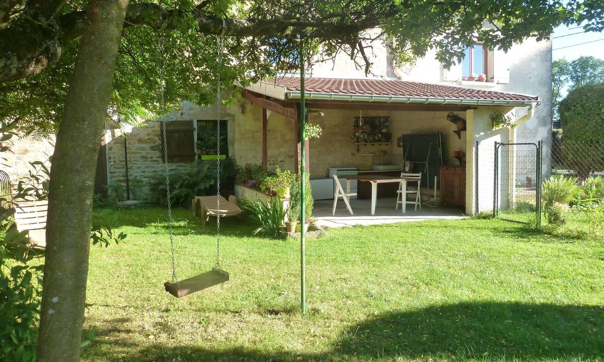 Chaumousey Apartment | Lovely studio-loft in old farmhouse Sleeps 4.