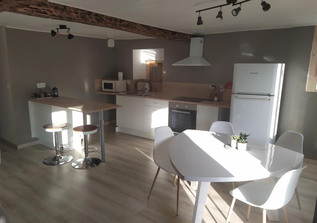 Saint-Antoine-l'Abbaye Apartment | Lumineux & familial au cœur de St Antoine l'Abbaye