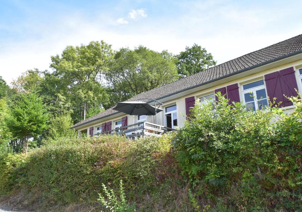 Cuzy House | Luxurious Holiday Home in Cuzy with Swimming Pool