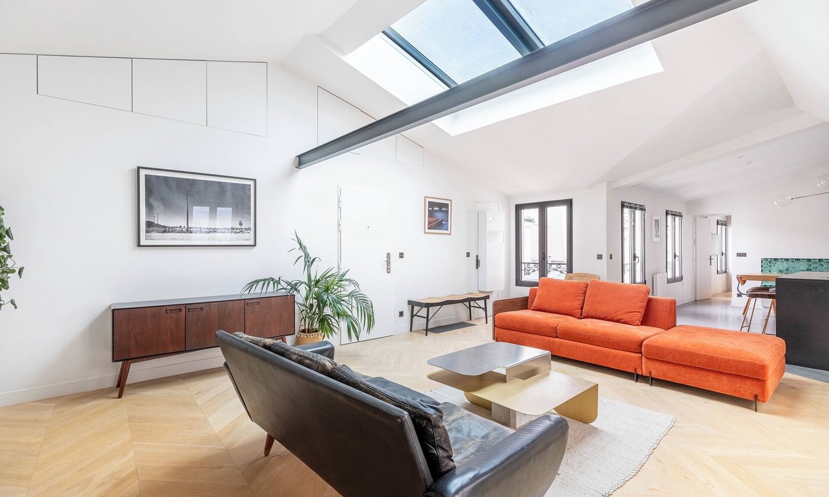 Quartier de la Porte-Saint-Denis Apartment | Luxury Flat With AC "La Verrière du Paradis "