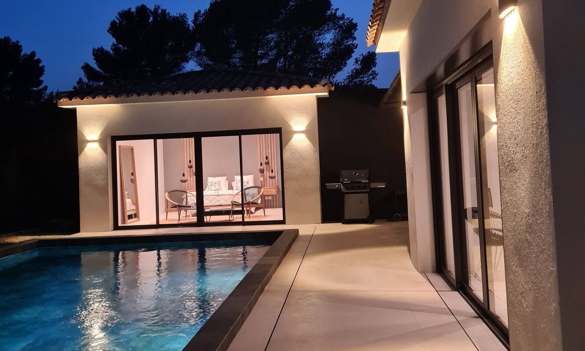 Puget House | Luxury villa in Provence Heated swimming pool
