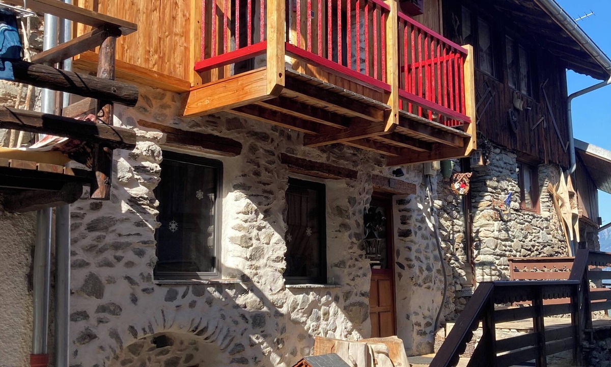 Les Allues Ski Chalet | Méribel Les Allues: Authentic Savoyard village house