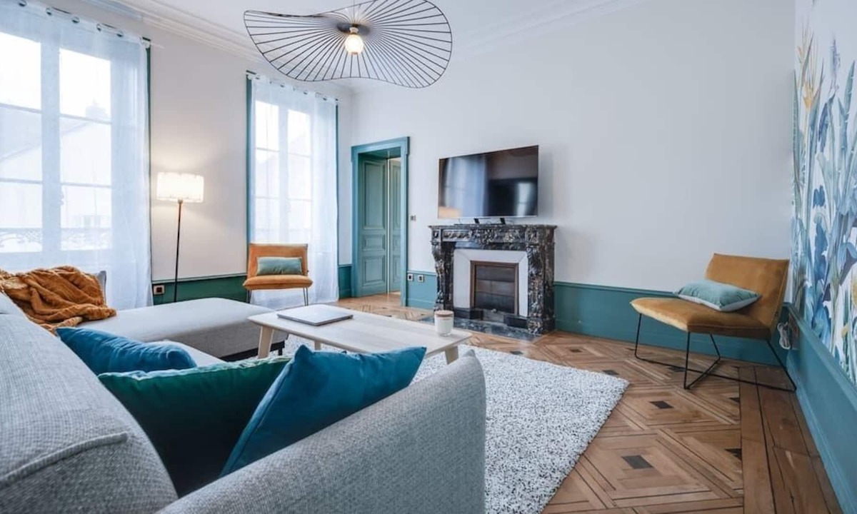 Lons-le-Saunier Apartment | Magnificent apartment for 8 people with a hyper-center terrace