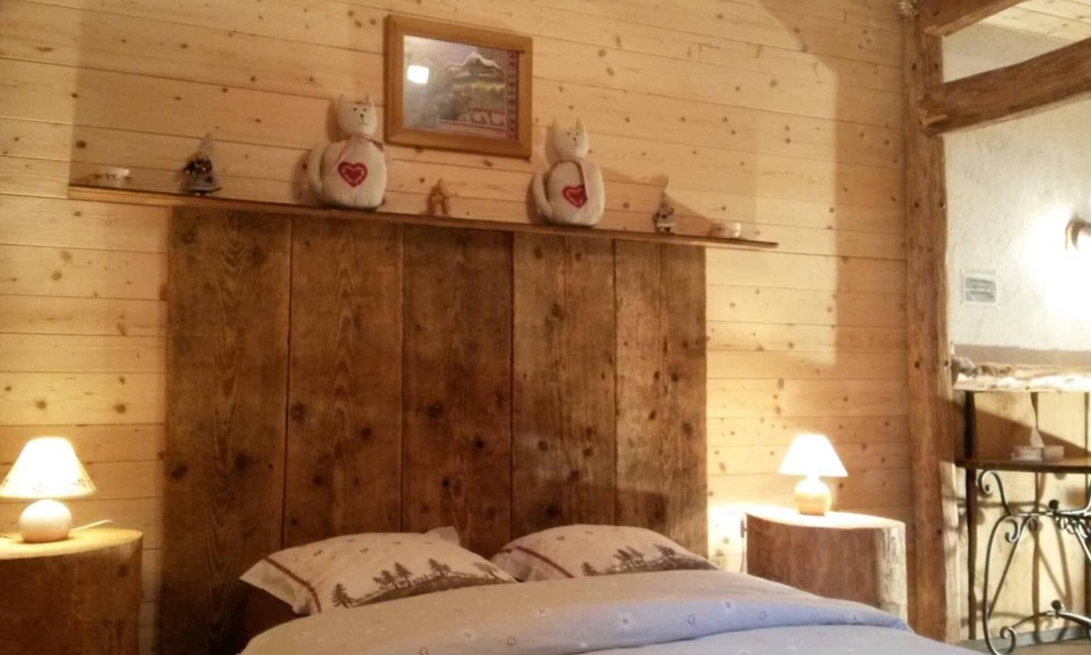 Arc-sous-Cicon Ski Chalet | MAGNIFICENT GITE CHALET 4* -SPECIAL CHRISTMAS DISCOUNT - UP FOR GRABS - SLEEPS 11