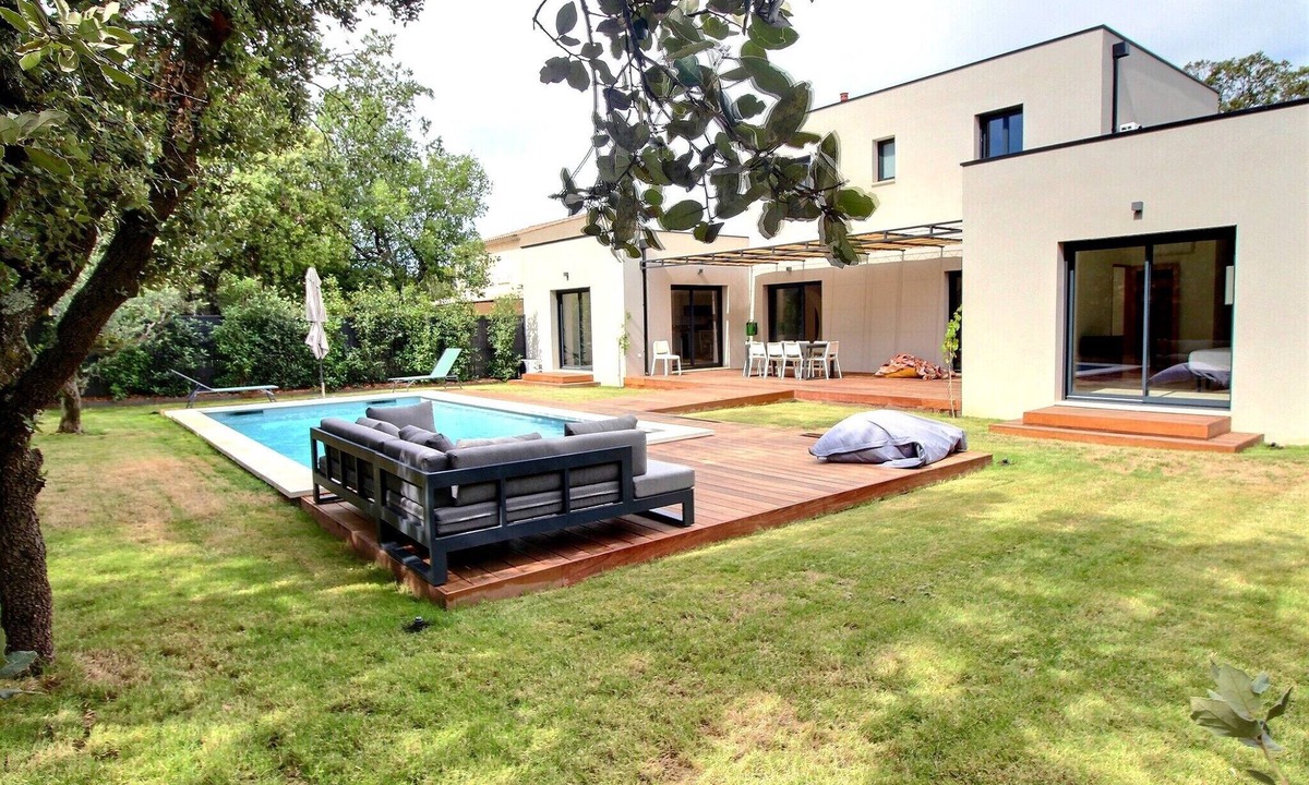 Saint-Didier Villa | Magnificent New Villa in Saint-Didier with Pisicne