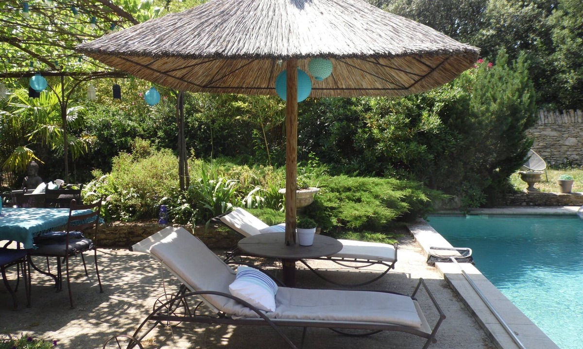 Venasque House | Magnificent stone mazet in fenced property.