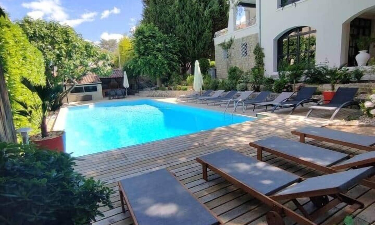 Aubenas Villa | Magnificent villa with swimming pool and gym