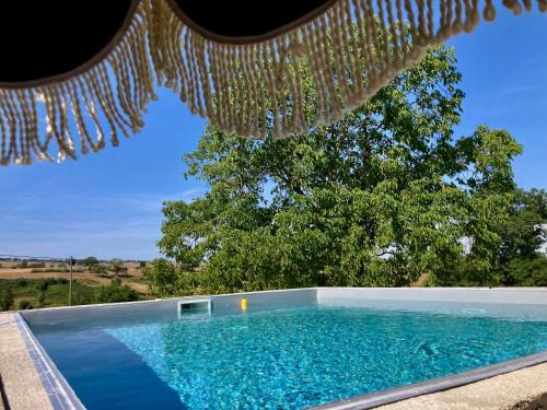 Saint-Christophe-en-Brionnais House | Maison de campagne avec piscine en Brionnais