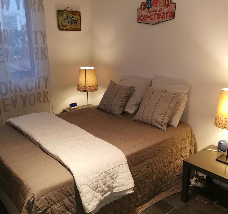 Le Pont-de-Claix Apartment | Maison 48m2 COUR privée pour 4 MOTOS ou 1 voiture Deux chambres 5 pers lit Bébé VUE MONTAGNE